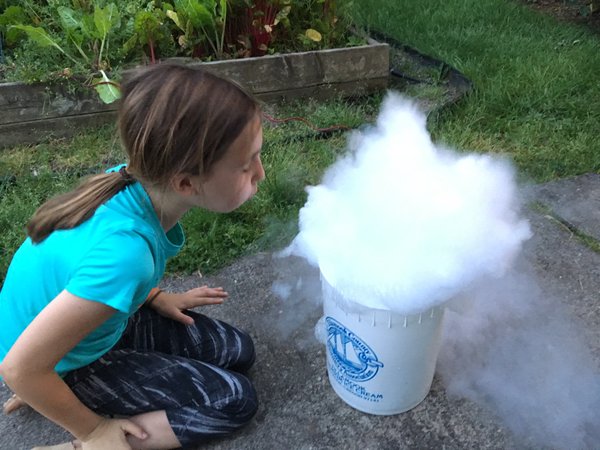 Tweet: Dry ice fun. https://t.co/F2NMuV6D9W